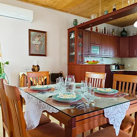 George's Panoramic View Ferienhaus Chrisokellaria